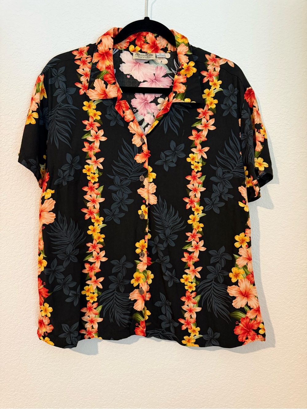 Paradise Bay Black Tropical Floral Size XL Button-Up Top